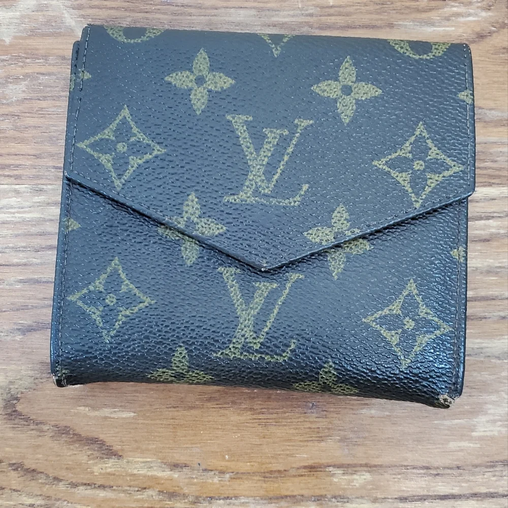 Louis Vuitton Compact Snap Wallet